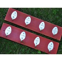 2 Schlüsselbretter 8 Personalisierte Mini Löffel Haken Rack Distressed Red Recycled Silverware von jjevensen