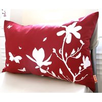 Blumendekor-Kissen - Modernes Dekor Zeitlich Begrenzter Verkauf Rote Magnolie Und Schmetterlinge-Rechteck-Kissen von joom