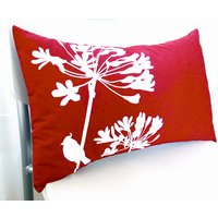 Roter Kardinal Auf Agapanthus Rechteck Kissen von joom
