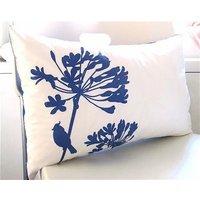 Verkauf Kobaltblau Druck Auf Weißer Baumwolle Kardinal Agapanthus Rechteck Kissen von joom