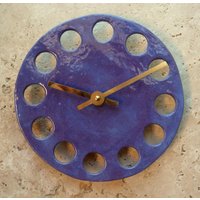 Ungewöhnliche Handgemachte Runde Lila Glasierte Steinzeug Keramik Minimalist Wanduhr von jostudio37