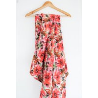 Bio-Baumwolle Muslin Baby Swaddle Decke in Hellen Blumen von judeandthejoey