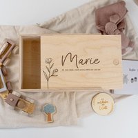 Erinnerungsbox Baby Personalisiert Als Geschenk Zur Geburt Mit Namen Und Geburtsdaten Aus Holz in Zwei Größen Floralen Motiven Erinnerungsbox Baby Personalisiert Als Geschenk Zur Geburt Mit Namen Und Geburtsdaten Aus Holz in Zwei Größen Floralen Motiven von julibermanufaktur