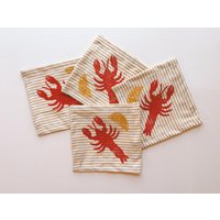 Cocktailservietten Aus Leinen Mit Hummer Auf Senfgelbem Streifen. Handblock Gedruckt. Boho Dekor. Einweihungsgeschenk. Niedrige Landkörner. Küstennah Cocktailservietten Aus Leinen Mit Hummer Auf Senfgelbem Streifen. Handblock Gedruckt. Boho Dekor. Einweihungsgeschenk. Niedrige Landkörner. Küstennah von juliepeach