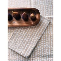Leinen Servietten-Set. Weißen Kieselsteinen. Handblock Gedruckt. Tischsets/Geschirrtuch. Gastgeschenk. Gepunktet. Frühlings Ostern Muttertagsgeschenk Leinen Servietten-Set. Weißen Kieselsteinen. Handblock Gedruckt. Tischsets/Geschirrtuch. Gastgeschenk. Gepunktet. Frühlings Ostern Muttertagsgeschenk von juliepeach