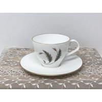 Set Von 3 September Royal Worcester Flache Tassen Und Untertassen-Sets + 1 Zusätzliche Untertasse - Elegante Graue Blätter, Weiße Punkte Fine von just2girlsApickin