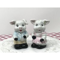 Süßes Porzellan Fancy Schweinchen Salz Und Pfefferstreuer Set von just2girlsApickin