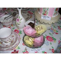 Gefälschte Kuchen Fondant Phantasien Everlasting China Tortenständer Display Shop Teestube Prop Party Hochzeit Tisch Geschenk Bevorzugung Shabby Gefälschte Kuchen Fondant Phantasien Everlasting China Tortenständer Display Shop Teestube Prop Party Hochzeit Tisch Geschenk Bevorzugung Shabby von justsovintage