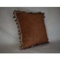 Gebranntes Oranges Kupferchenille Dekoratives Kissen Mit Fransen von justtherightpillow