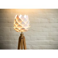 Tripod Stehlampe Dreibein Retro 60 - 70Iger Design Holzblüte Floor Lamp Wood Flower Standard Lamp von kOnzeptreyhe