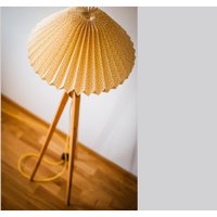 Tripod Stehlampe Dreibein Retro 60 - 70Iger Origami Design Floor Lamp Standard Lamp von kOnzeptreyhe