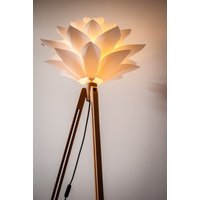 stehlampe Dreibein Retro 60 - 70Iger Design Holz Tripod Floor Lamp Wood Flower von kOnzeptreyhe