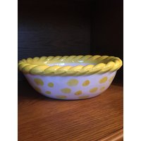 Vintage Keramik Korb Gelb Weiß Pflanzer Candy Dish Obstschale von kagunskorner
