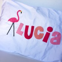 Personalisierte Kinder Dekor Pillow Case, Flamingo-Kissen, Pinknpeach Korallen Applique Briefe 320 Thread Count Satin von kakabaka