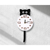 Pendeluhr "Cosmo', Katzenuhr, Schweif Pendelt Hin Und Her, Wanduhr, Katze, Schwarze Holzuhr, Wanddeko, Katzenbild Pendeluhr "Cosmo', Katzenuhr, Schweif Pendelt Hin Und Her, Wanduhr, Katze, Schwarze Holzuhr, Wanddeko, Katzenbild von kamikatzecatart