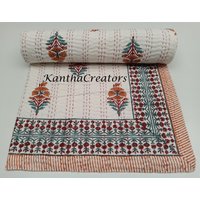 Kantha-Bettbezug Mit Blumenmuster, Handgefertigtes Baumwollbettlaken, Tagesdecke Handblockdruck, Wendbare Steppdecke, Handgenähte Decke von kanthacreators