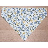 Florales Hundehalstuch, Gelb Blaue Blumen Über Den Kragen Country Floral Personalisierte Katzenhund Haustier Bandana Neckwear von karensbedandbath