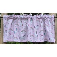 Regenbogen Einhorn Volant Herzen Silber Metallic Weiß Rosa Mädchen Kinderzimmer Schlafzimmer Fenster Vorhang Topper von karensbedandbath