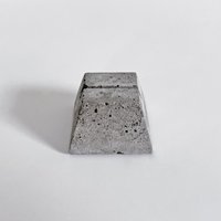 Kartenhalter "Pyramidenstumpf" Aus Beton von kartenfritz