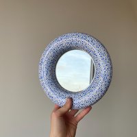 Handgemachter Wand-Spiegel Aus Keramik Funky Polka Dot Dekor von kartuzceramics