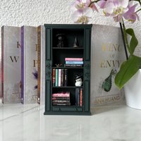 3D Gedrucktes Fleur De Lis Mini Bücherregal | Miniatur Buch Organizer & Dekor von katsateliershop