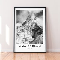 Ama Dablam Nepal Berg Druck Reise Poster Minimalist Home Wand-Dekor von kazaloop