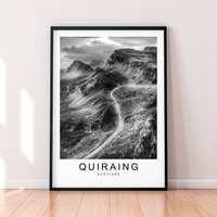 Quiraing Schottland Berge Hills Druck Minimalist Home Travel Poster Wall Decor Quiraing Schottland Berge Hills Druck Minimalist Home Travel Poster Wall Decor von kazaloop