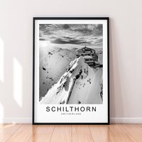 Schilthorn Gipfel Schweiz Berg Hill Print Reise Poster Minimalist Home Travel Mountain Wall Decor von kazaloop