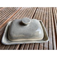 Handgetöpferte Butterdose von keramikmaedchen