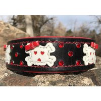 Hundehalsband Aus Leder Martingale Mit Mädchenschädeln Und Strasssteinen 1, 5" Leder Handgenähte Totenköpfe Kleinen Roten Schleifen von kerinwolfe