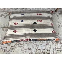 Boho Dekokissen, Outdoor Kissen, Handgemachtes Kilim Wohnzimmer Dekor, Schlafzimmer Gestreiftes Fp 628 von kilimpillowkingdom