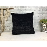 Schwarze Kissenhülle, Handgemachtes Kissen, Überwurfkissen, Plüschkissen, Kunstfellkissen, Bettwäschekissen, Euroham Kissenbezug von kilimpillowkingdom