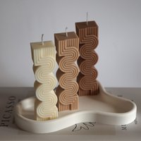 Gestreifte, Rechteckige Formkerze Aus 100% Natürlichem Rapswachs Gestreifte, Rechteckige Formkerze Aus 100% Natürlichem Rapswachs von kimsinutishop