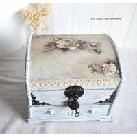 Schmuckkästchen Schatzkästchen Aus Holz Weiß Mit Schloss Und Schlüssel Personalisierbar von kleineMalWerkstatt