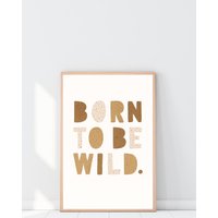 Born To Be Wild Poster - Boho Wandbild Fürs Kinderzimmer | Typografie Print in Naturtönen Ungerahmter Kunstdruck Deko von kleineswunderArt