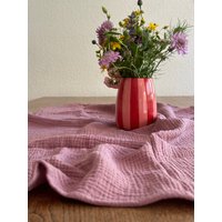 Tischläufer Aus Bio-Musselin | Mauve Mit Familienfaktor von kleinstadtmadchen