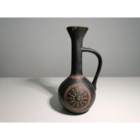 Vintage Ceramic Jug/Vase - Black Folk Art Pottery Mid-Century Eastern European Handcrafted 1960S/70S Kanne Krug Vintage Ceramic Jug/Vase - Black Folk Art Pottery Mid-Century Eastern European Handcrafted 1960S/70S Kanne Krug von kmdvintage