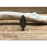 Blatt Knauf - Kleiner Gusseisen Metall Dekorativer Schubladenknauf Baum Blätter Schrank Küchen Dekor Natürliche Bronze von knobpologie