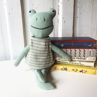Plüsch Frosch Mit Gestricktem Ringelshirt von knollwoodlane
