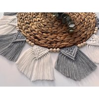 Wimpelkette Grau Natur/Makramee Deko Girlande/ Camper Wohnwagen Knotenpunk13 /Geschenkidee Dekoidee Macrame von knotenpunkt13macrame