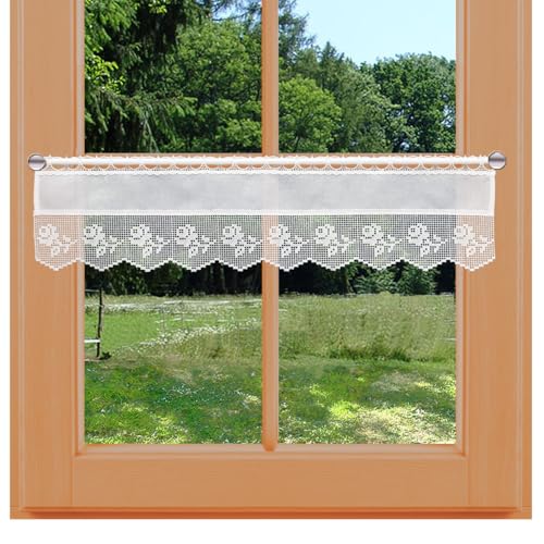 Scheibengardine Lina Rose Vogtländische Spitze im Landhausstil | Bildschöner Scheibenhänger Blumen in Häkeloptik weiß | Rustikale Spitzengardine im Filethäkel-Stil | Höhe x Breite 20 x 132 cm von kollektion MT