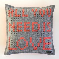 Dekokissen Filz, Bestickt von kralikdesign