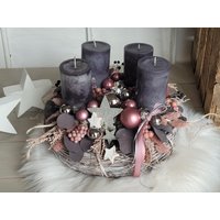 Adventskranz Beerentraum Weißgrau, Altrosa, Rose, Moderner Weihnachtskranz Mit Naturmaterialien & Anthrazitfarbenen Kerzen Weihnachtsdeko von kranzundco