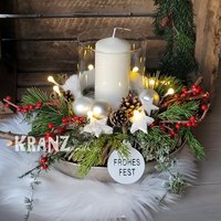 Edler Adventskranz in Silberschale Beerenglanz Weiß Grün Rot Silber Haltbare Weihnachtsdeko Mit Windlicht Und Led-Lichterkette Edler Adventskranz in Silberschale Beerenglanz Weiß Grün Rot Silber Haltbare Weihnachtsdeko Mit Windlicht Und Led-Lichterkette von kranzundco