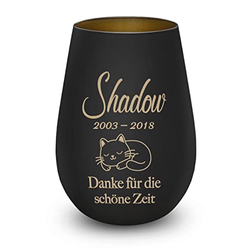 Trauerlicht Gedenklicht Andenken Windlicht Trauergeschenk Tod Erinnerung Teelichtglas Grablicht Kistallglas schwarz Katze liegend mit Gravur Name und Datum von kultdog