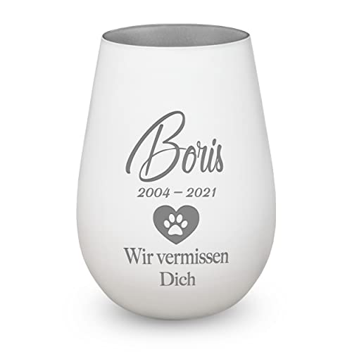 Trauerlicht Gedenklicht Andenken Windlicht Trauergeschenk Tod Erinnerung Teelichtglas Grablicht Kistallglas weiß Pfote Herz mit Gravur Name und Datum von kultdog