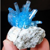 Sieht Aus Wie Aquamarin - Top Luster Sky Blue Arcanit Auf Matrix Polen Dekorative Kristallstufe Sieht Aus Wie Aquamarin - Top Luster Sky Blue Arcanit Auf Matrix Polen Dekorative Kristallstufe von labcrystals