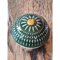 Möbelknauf Möbelknopf Griff Schubladengriff Keramik Grün Creme Handbemalt Möbelknauf Möbelknopf Griff Schubladengriff Keramik Grün Creme Handbemalt von landhausimpressionen
