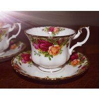 Royal Albert Alte Landrosen Teetasse Und Untertasse von lapresmidi