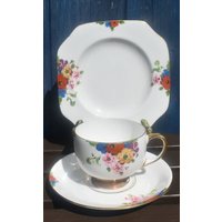 Wunderschönes Handgemaltes Carlton China Trio, Art Deco Stil von lapresmidi